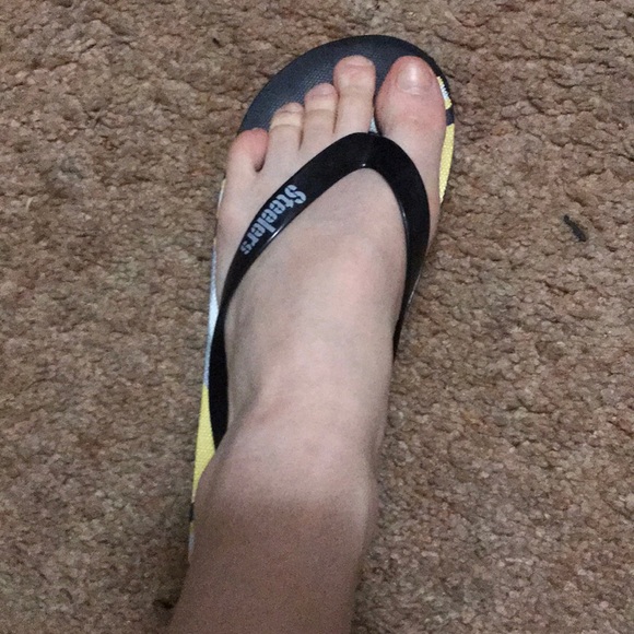 Steelers flip flops - Picture 2 of 4